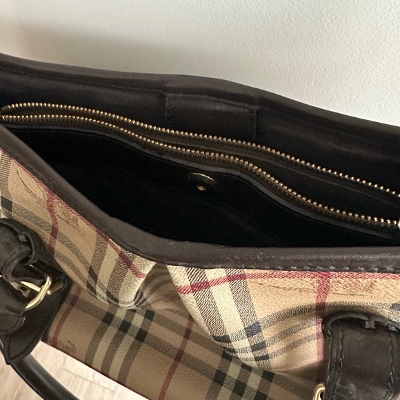 Burberry Haymarket Check Northfield Tote with strap. Authentic and pre loved! - Picture 3 of 4